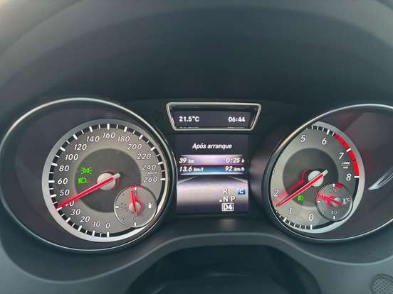 MERCEDES-BENZ-GLA 200-2017