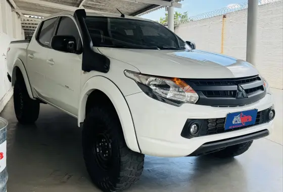 MITSUBISHI L200 TRITON 2.4 16V TURBO DIESEL SPORT GL CD 4P 4X4 MANUAL MITSUBISHI L200 TRITON 2.4 16V TURBO DIESEL SPORT GL CD 4P 4X4 MANUAL