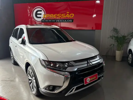 MITSUBISHI OUTLANDER 3.0 MIVEC V6 GASOLINA HPE-S AWD AUTOMÁTICO MITSUBISHI OUTLANDER 3.0 MIVEC V6 GASOLINA HPE-S AWD AUTOMÁTICO
