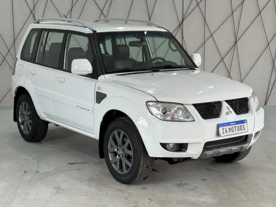 MITSUBISHI PAJERO TR4 2.0 4X2 16V 140CV FLEX 4P AUTOMÁTICO MITSUBISHI PAJERO TR4 2.0 4X2 16V 140CV FLEX 4P AUTOMÁTICO