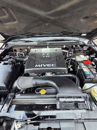 MITSUBISHI-PAJERO FULL-2010