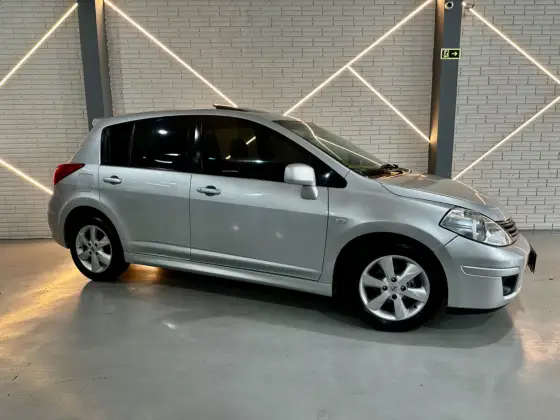 NISSAN TIIDA 1.8 SL 16V FLEX 4P AUTOMÁTICO