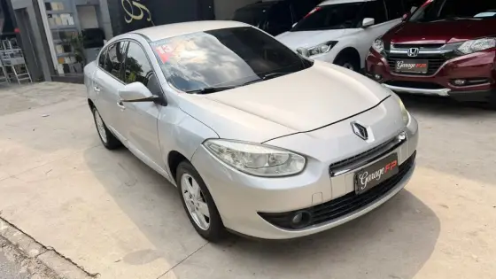 RENAULT FLUENCE 2.0 DYNAMIQUE 16V FLEX 4P AUTOMÁTICO RENAULT FLUENCE 2.0 DYNAMIQUE 16V FLEX 4P AUTOMÁTICO