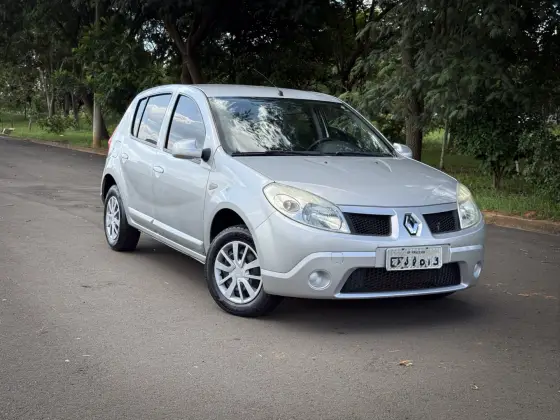 RENAULT SANDERO 1.0 AUTHENTIQUE 16V FLEX 4P MANUAL RENAULT SANDERO 1.0 AUTHENTIQUE 16V FLEX 4P MANUAL