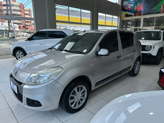 RENAULT SANDERO 1.6 EXPRESSION 8V FLEX 4P MANUAL RENAULT SANDERO 1.6 EXPRESSION 8V FLEX 4P MANUAL