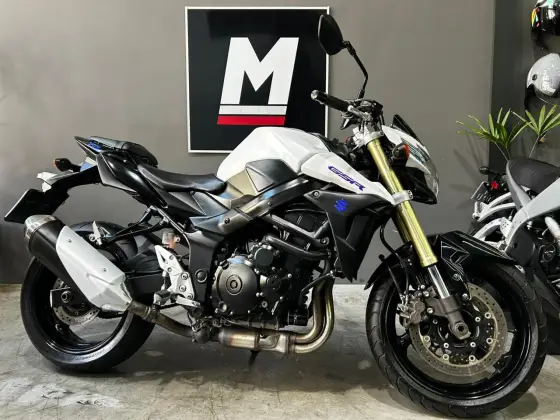 SUZUKI GSR 750 