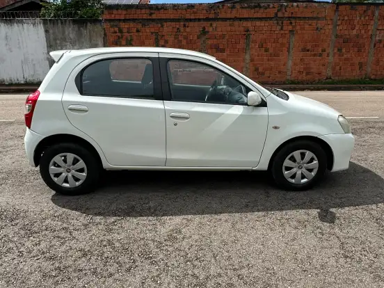 TOYOTA-ETIOS-1.3 X 16V FLEX 4P MANUAL TOYOTA-ETIOS-2013