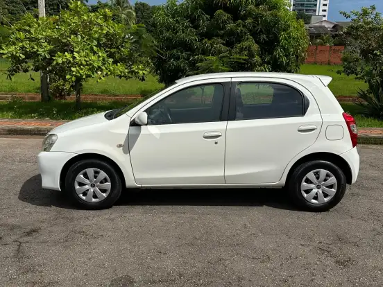 TOYOTA-ETIOS-1.3 X 16V FLEX 4P MANUAL TOYOTA-ETIOS-2013