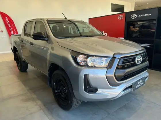 TOYOTA HILUX 2.8 D-4D TURBO DIESEL CD POWER PACK 4X4 MANUAL TOYOTA HILUX 2.8 D-4D TURBO DIESEL CD POWER PACK 4X4 MANUAL