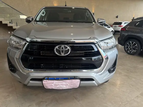 TOYOTA HILUX 2.8 D-4D TURBO DIESEL CD SRV 4X4 AUTOMÁTICO
