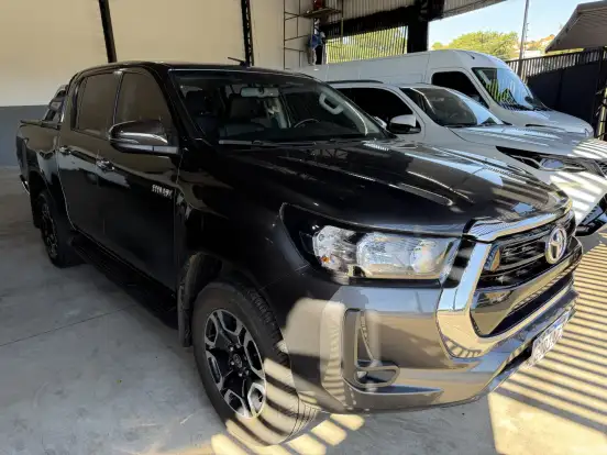 TOYOTA-HILUX-2.8 D-4D TURBO DIESEL CD SRV 4X4 AUTOMÁTICO TOYOTA-HILUX-2022