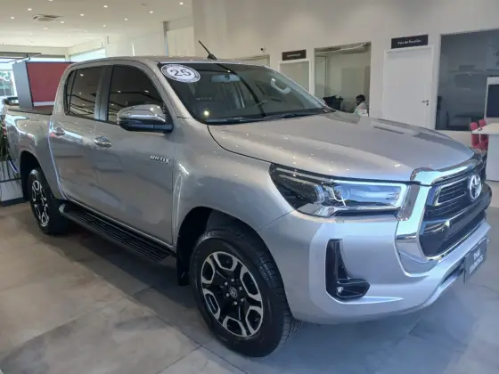TOYOTA HILUX 2.8 D-4D TURBO DIESEL CD SRV 4X4 AUTOMÁTICO