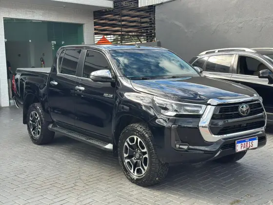 TOYOTA HILUX 2.8 D-4D TURBO DIESEL CD SRX 4X4 AUTOMÁTICO TOYOTA HILUX 2.8 D-4D TURBO DIESEL CD SRX 4X4 AUTOMÁTICO