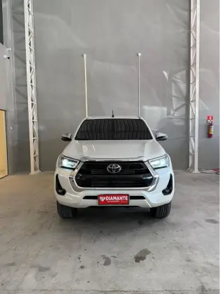 TOYOTA HILUX 2.8 D-4D TURBO DIESEL CD SRX 4X4 AUTOMÁTICO