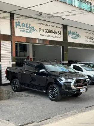 TOYOTA HILUX 2.8 D-4D TURBO DIESEL CD SRX 4X4 AUTOMÁTICO TOYOTA HILUX 2.8 D-4D TURBO DIESEL CD SRX 4X4 AUTOMÁTICO