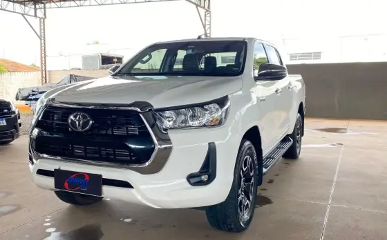 TOYOTA HILUX 2.8 D-4D TURBO DIESEL CD SRX 4X4 AUTOMÁTICO TOYOTA HILUX 2.8 D-4D TURBO DIESEL CD SRX 4X4 AUTOMÁTICO