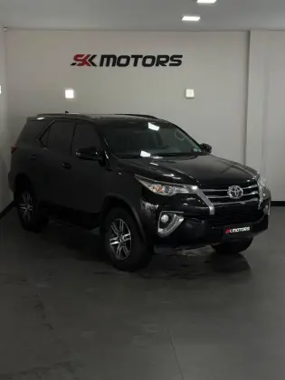 TOYOTA HILUX SW4 2.7 SR 7 LUGARES 4X2 16V FLEX 4P AUTOMÁTICO TOYOTA HILUX SW4 2.7 SR 7 LUGARES 4X2 16V FLEX 4P AUTOMÁTICO