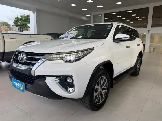 TOYOTA HILUX SW4 2.7 SR 7 LUGARES 4X2 16V FLEX 4P AUTOMÁTICO