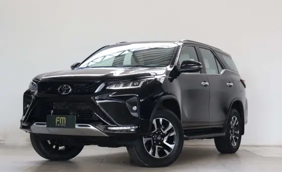 TOYOTA HILUX SW4 2.8 D-4D TURBO DIESEL DIAMOND 7L 4X4 AUTOMÁTICO
