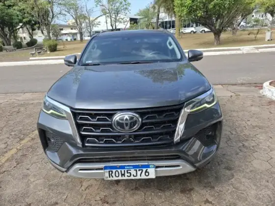 TOYOTA HILUX SW4 2.8 D-4D TURBO DIESEL SRX 4X4 AUTOMÁTICO TOYOTA HILUX SW4 2.8 D-4D TURBO DIESEL SRX 4X4 AUTOMÁTICO