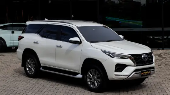 TOYOTA HILUX SW4 2.8 D-4D TURBO DIESEL SRX 7L 4X4 AUTOMÁTICO