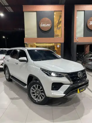 TOYOTA HILUX SW4 2.8 D-4D TURBO DIESEL SRX 7L 4X4 AUTOMÁTICO