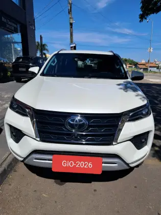 TOYOTA HILUX SW4 2.8 D-4D TURBO DIESEL SRX 7L 4X4 AUTOMÁTICO