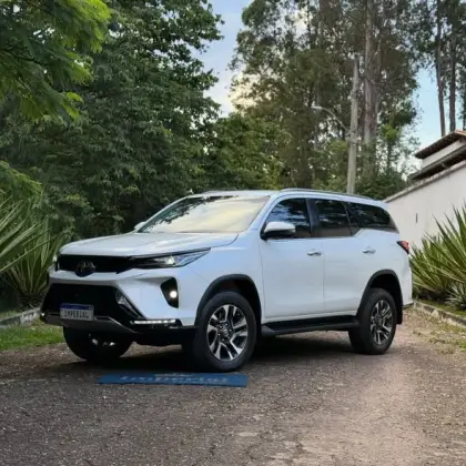 TOYOTA HILUX SW4 2.8 D-4D TURBO DIESEL SRX PLATINUM 7L 4X4 AUTOMÁTICO