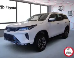 TOYOTA HILUX SW4 2.8 D-4D TURBO DIESEL SRX PLATINUM 7L 4X4 AUTOMÁTICO TOYOTA HILUX SW4 2.8 D-4D TURBO DIESEL SRX PLATINUM 7L 4X4 AUTOMÁTICO