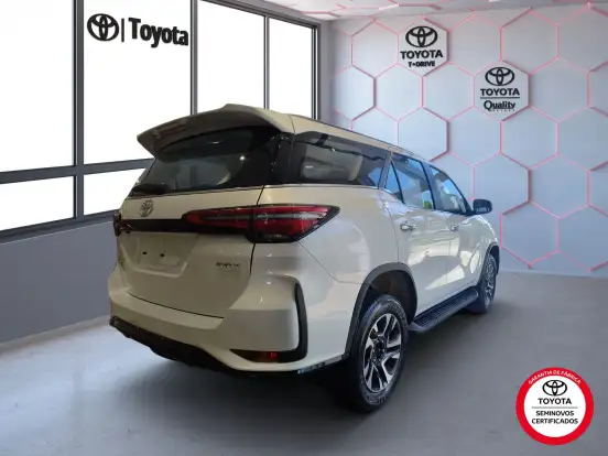 TOYOTA-HILUX SW4-2025