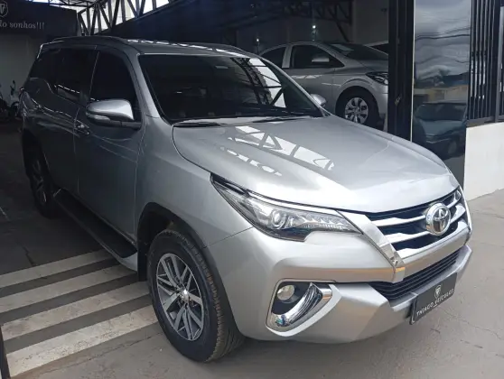 TOYOTA HILUX SW4 2.8 SRX 4X4 16V TURBO INTERCOOLER DIESEL 4P AUTOMÁTICO