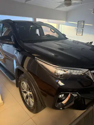 TOYOTA HILUX SW4 2.8 SRX 4X4 7 LUGARES 16V TURBO INTERCOOLER DIESEL 4P AUTOMÁTICO