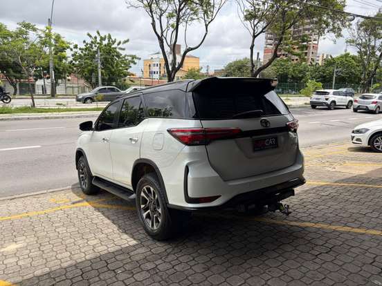 TOYOTA-HILUX SW4-2.8 SRX 4X4 7 LUGARES 16V TURBO INTERCOOLER DIESEL 4P AUTOMÁTICO TOYOTA-HILUX SW4-2018