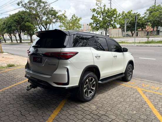 TOYOTA-HILUX SW4-2.8 SRX 4X4 7 LUGARES 16V TURBO INTERCOOLER DIESEL 4P AUTOMÁTICO TOYOTA-HILUX SW4-2018