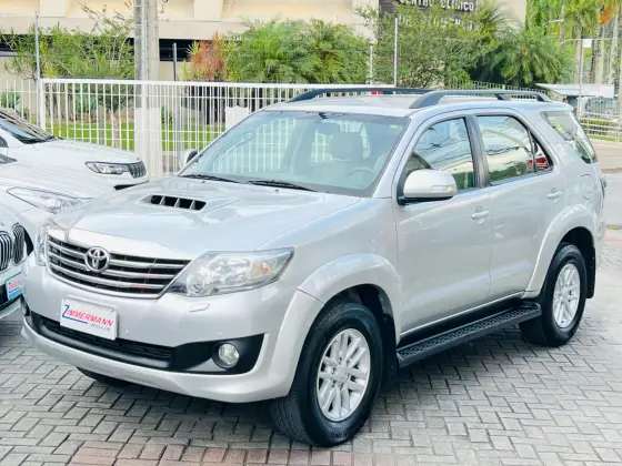 TOYOTA HILUX SW4 3.0 SRV 4X4 16V TURBO INTERCOOLER DIESEL 4P AUTOMÁTICO