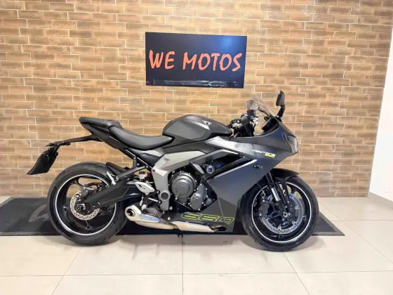 TRIUMPH DAYTONA 660 