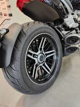 TRIUMPH-ROCKET III GT-2023