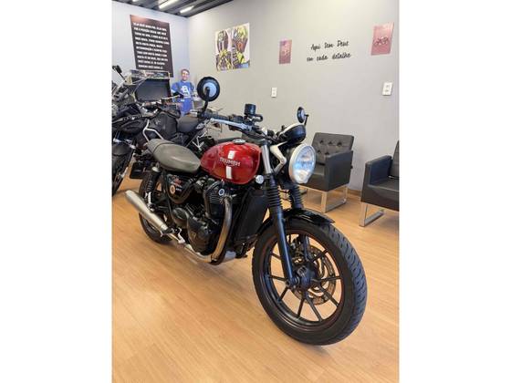 TRIUMPH STREET TWIN 