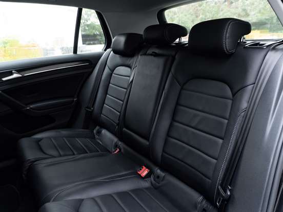 VOLKSWAGEN-GOLF-2014