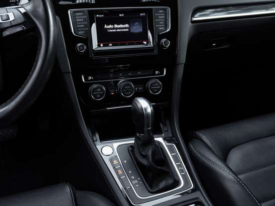 VOLKSWAGEN-GOLF-1.4 TSI HIGHLINE 16V GASOLINA 4P AUTOMÁTICO VOLKSWAGEN-GOLF-2014