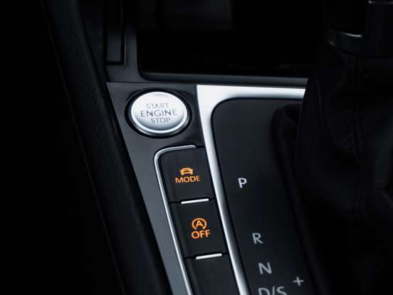 VOLKSWAGEN-GOLF-2014