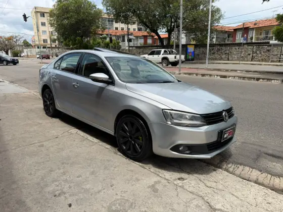 VOLKSWAGEN JETTA 2.0 COMFORTLINE FLEX 4P TIPTRONIC