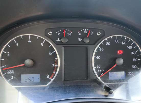 VOLKSWAGEN-POLO SEDAN-2009