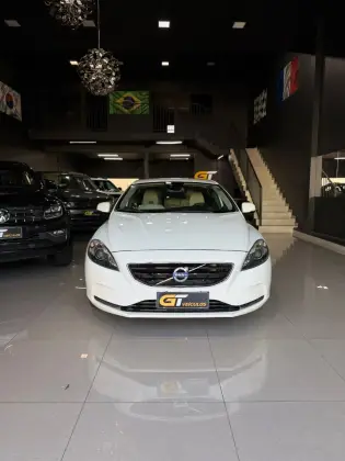 VOLVO V40 2.0 T4 DYNAMIC TURBO GASOLINA 4P AUTOMÁTICO VOLVO V40 2.0 T4 DYNAMIC TURBO GASOLINA 4P AUTOMÁTICO