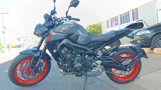 YAMAHA MT-09 