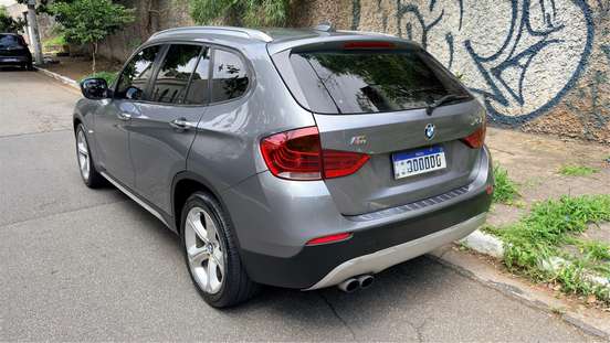 BMW-X1-2012