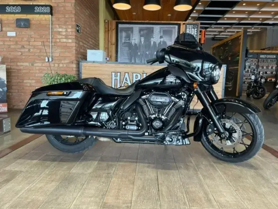 HARLEY-DAVIDSON STREET GLIDE SPECIAL 
