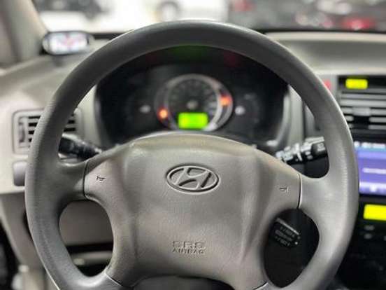 HYUNDAI-TUCSON-2.0 MPFI GL 16V 2WD GASOLINA 4P AUTOMÁTICO HYUNDAI-TUCSON-2011