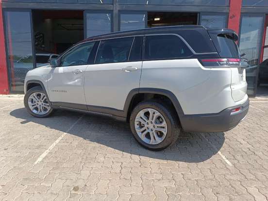 JEEP-COMMANDER-2024
