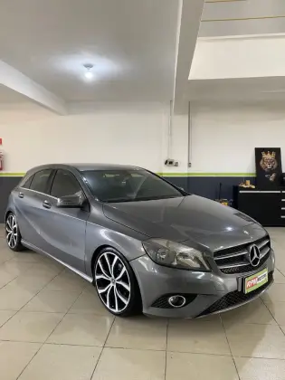 MERCEDES-BENZ A 200 1.6 TURBO URBAN 16V GASOLINA 4P AUTOMÁTICO MERCEDES-BENZ A 200 1.6 TURBO URBAN 16V GASOLINA 4P AUTOMÁTICO